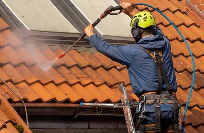 Démoussage et hydrofuge de toiture à Hiesville